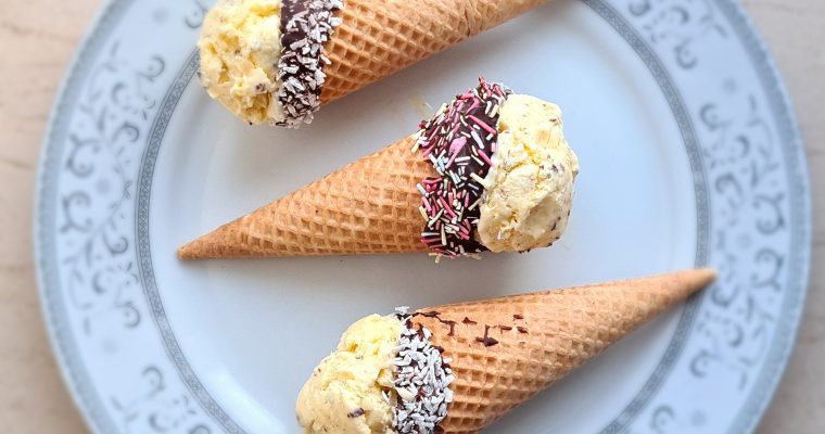 Vaniljeis med mørk chokolade